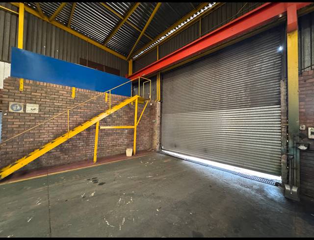 2,300M² WAREHOUSE FOR SALE IN ROBERTVILLE